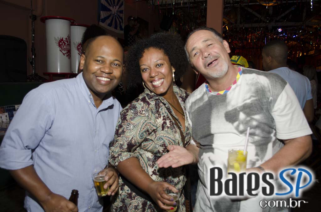 Moacyr Luz e o Samba do Trabalhador animaram a quinta com muito samba no Traço de União Moacyr Luz e o Samba do Trabalhador animaram a quinta com muito samba no Traço de União