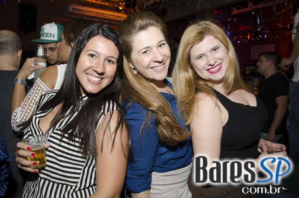 Moacyr Luz e o Samba do Trabalhador animaram a quinta com muito samba no Traço de União Moacyr Luz e o Samba do Trabalhador animaram a quinta com muito samba no Traço de União