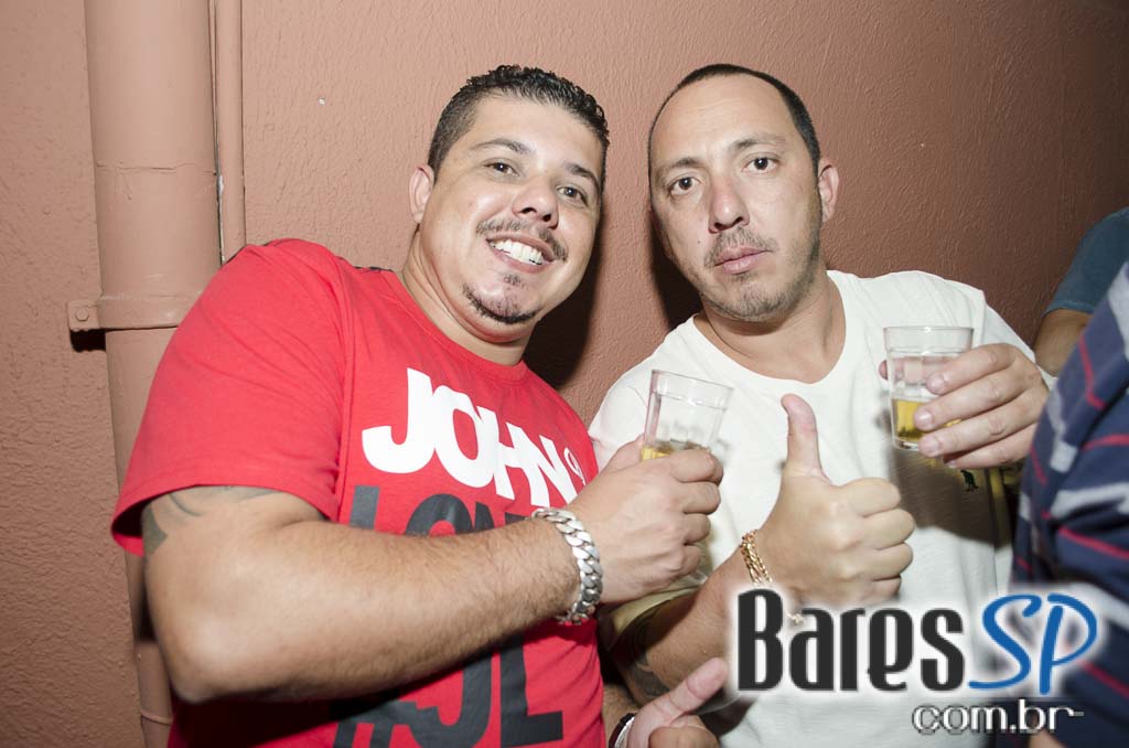 Moacyr Luz e o Samba do Trabalhador animaram a quinta com muito samba no Traço de União Moacyr Luz e o Samba do Trabalhador animaram a quinta com muito samba no Traço de União