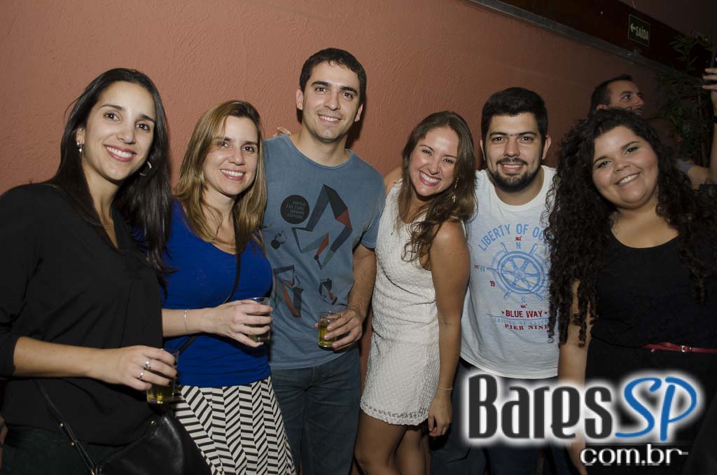 Moacyr Luz e o Samba do Trabalhador animaram a quinta com muito samba no Traço de União Moacyr Luz e o Samba do Trabalhador animaram a quinta com muito samba no Traço de União