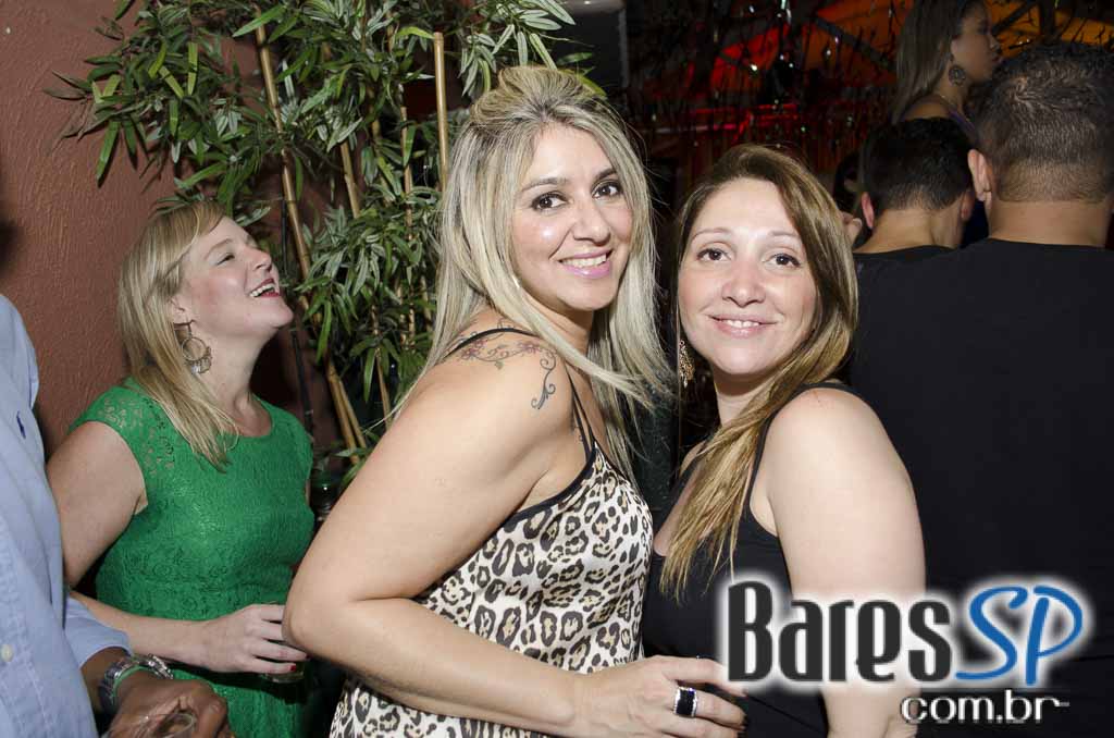 Moacyr Luz e o Samba do Trabalhador animaram a quinta com muito samba no Traço de União Moacyr Luz e o Samba do Trabalhador animaram a quinta com muito samba no Traço de União