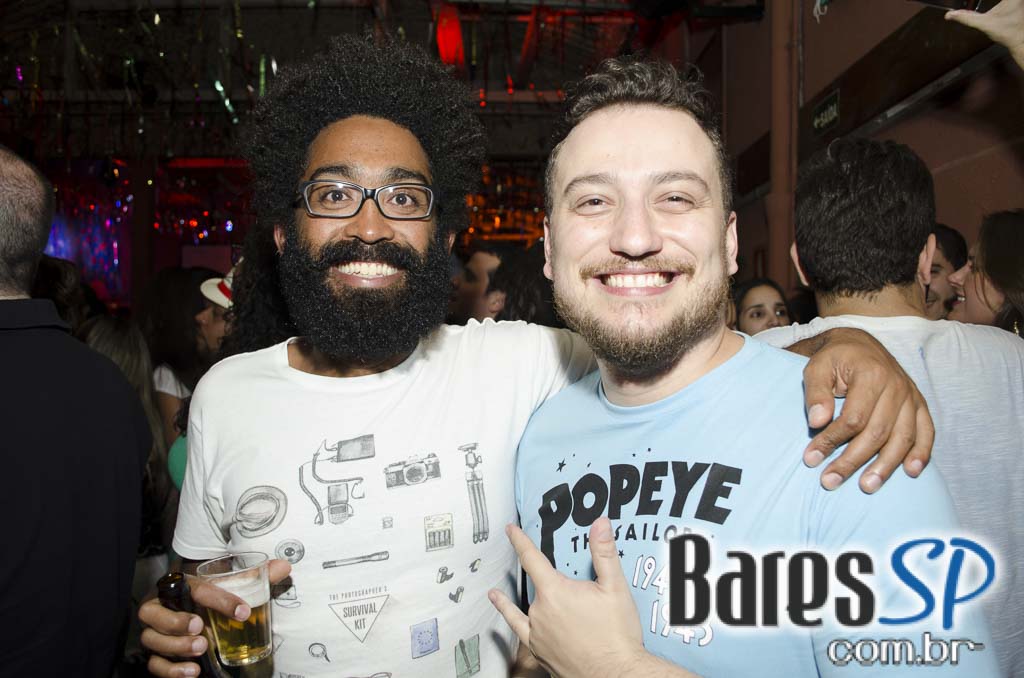 Moacyr Luz e o Samba do Trabalhador animaram a quinta com muito samba no Traço de União Moacyr Luz e o Samba do Trabalhador animaram a quinta com muito samba no Traço de União