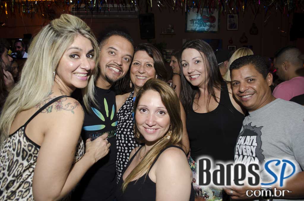 Moacyr Luz e o Samba do Trabalhador animaram a quinta com muito samba no Traço de União Moacyr Luz e o Samba do Trabalhador animaram a quinta com muito samba no Traço de União