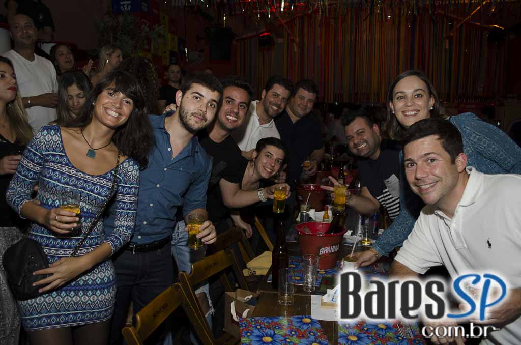 Moacyr Luz e o Samba do Trabalhador animaram a quinta com muito samba no Traço de União Moacyr Luz e o Samba do Trabalhador animaram a quinta com muito samba no Traço de União