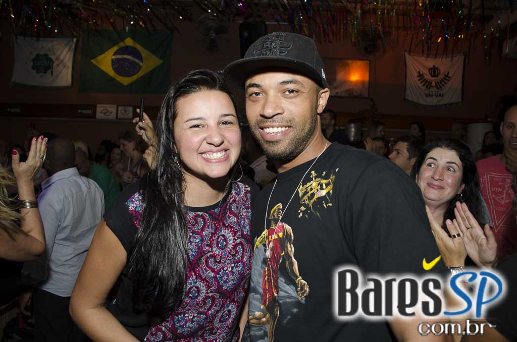 Moacyr Luz e o Samba do Trabalhador animaram a quinta com muito samba no Traço de União Moacyr Luz e o Samba do Trabalhador animaram a quinta com muito samba no Traço de União