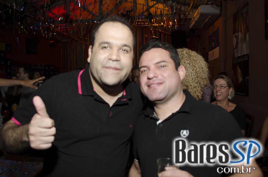 Moacyr Luz e o Samba do Trabalhador animaram a quinta com muito samba no Traço de União Moacyr Luz e o Samba do Trabalhador animaram a quinta com muito samba no Traço de União