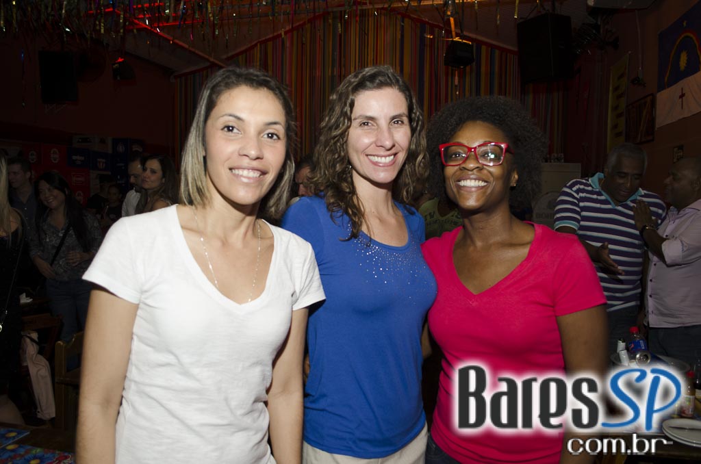 Moacyr Luz e o Samba do Trabalhador animaram a quinta com muito samba no Traço de União Moacyr Luz e o Samba do Trabalhador animaram a quinta com muito samba no Traço de União