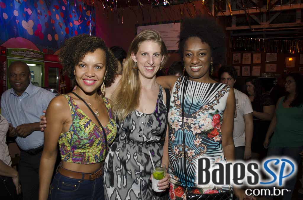 Moacyr Luz e o Samba do Trabalhador animaram a quinta com muito samba no Traço de União Moacyr Luz e o Samba do Trabalhador animaram a quinta com muito samba no Traço de União