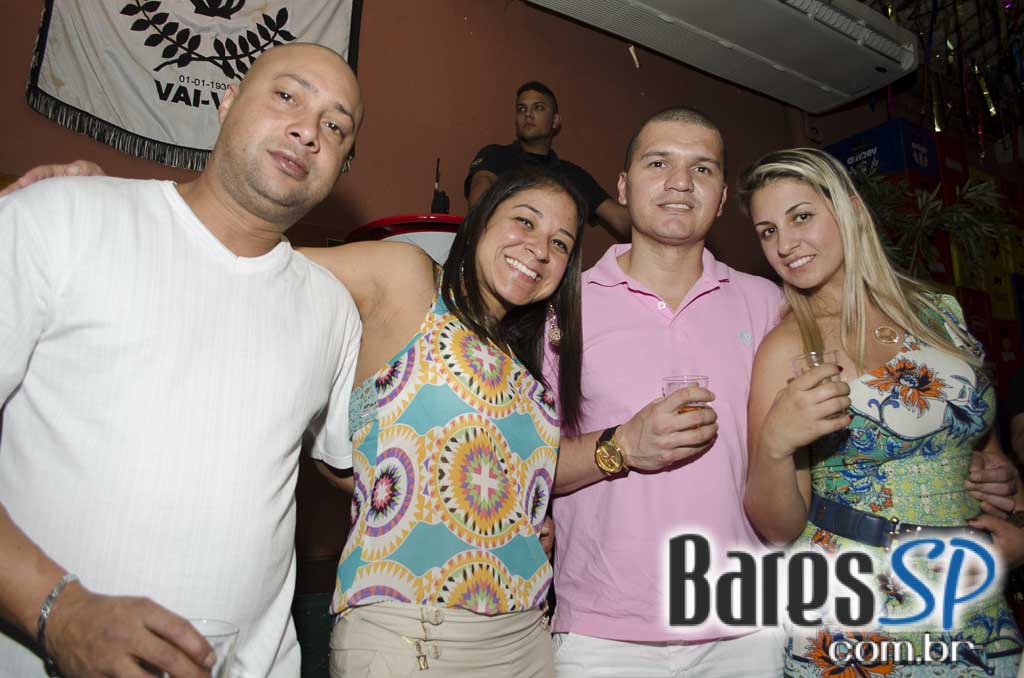 Moacyr Luz e o Samba do Trabalhador animaram a quinta com muito samba no Traço de União Moacyr Luz e o Samba do Trabalhador animaram a quinta com muito samba no Traço de União