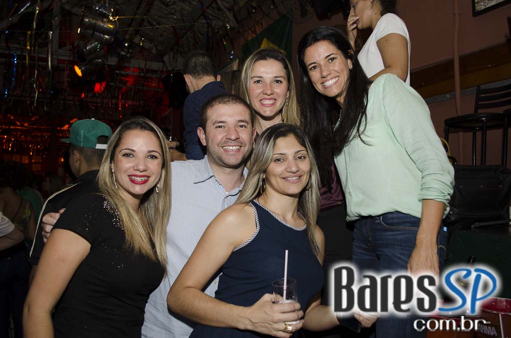 Moacyr Luz e o Samba do Trabalhador animaram a quinta com muito samba no Traço de União Moacyr Luz e o Samba do Trabalhador animaram a quinta com muito samba no Traço de União