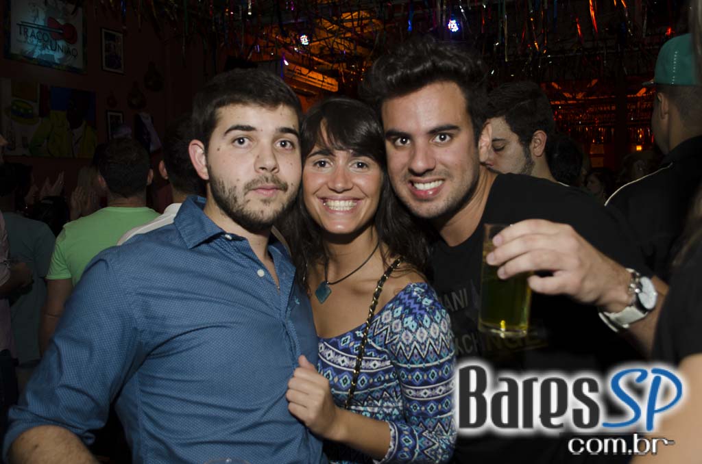 Moacyr Luz e o Samba do Trabalhador animaram a quinta com muito samba no Traço de União Moacyr Luz e o Samba do Trabalhador animaram a quinta com muito samba no Traço de União