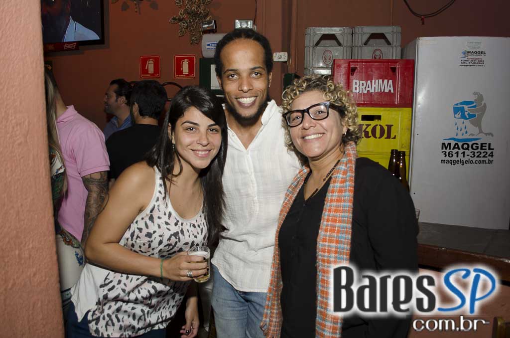 Moacyr Luz e o Samba do Trabalhador animaram a quinta com muito samba no Traço de União Moacyr Luz e o Samba do Trabalhador animaram a quinta com muito samba no Traço de União