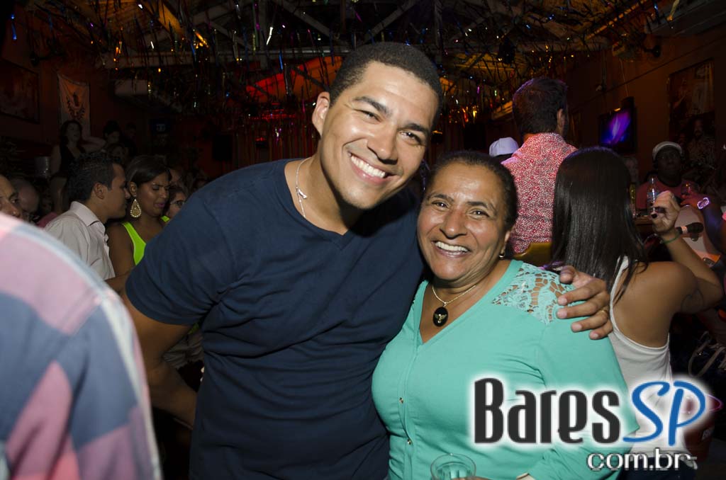 Moacyr Luz e o Samba do Trabalhador animaram a quinta com muito samba no Traço de União Moacyr Luz e o Samba do Trabalhador animaram a quinta com muito samba no Traço de União