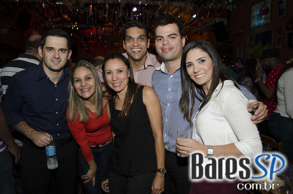 Moacyr Luz e o Samba do Trabalhador animaram a quinta com muito samba no Traço de União Moacyr Luz e o Samba do Trabalhador animaram a quinta com muito samba no Traço de União