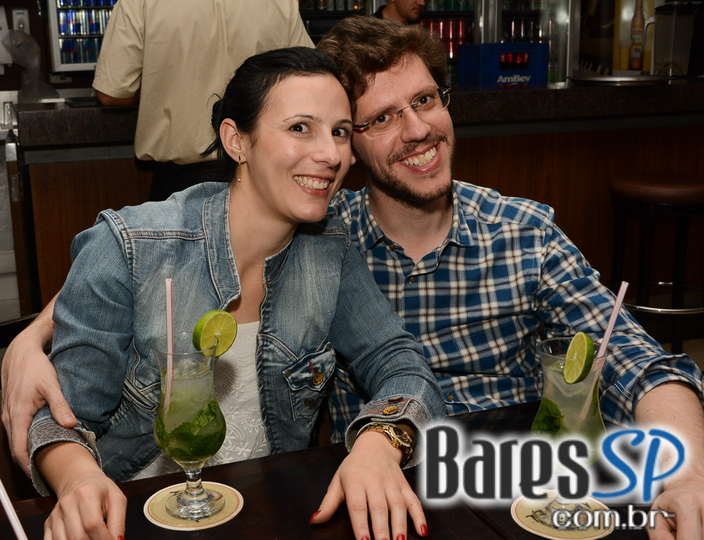 Lucylla Villar agitou o Dia dos Namorados com muita música no Bar Santa Julia Lucylla Villar agitou o Dia dos Namorados com muita música no Bar Santa Julia