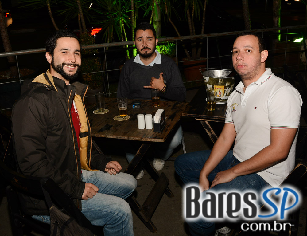 Lucylla Villar agitou o Dia dos Namorados com muita música no Bar Santa Julia Lucylla Villar agitou o Dia dos Namorados com muita música no Bar Santa Julia