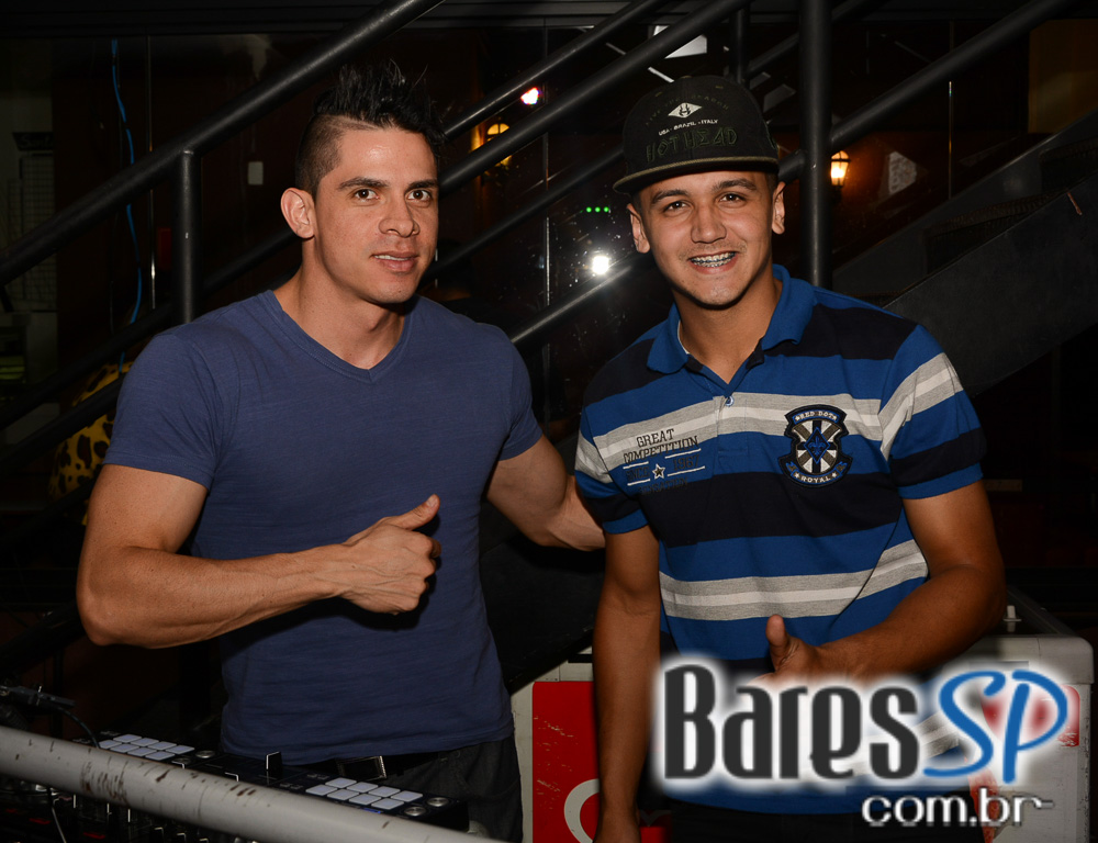 Lucylla Villar agitou o Dia dos Namorados com muita música no Bar Santa Julia Lucylla Villar agitou o Dia dos Namorados com muita música no Bar Santa Julia