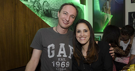 Partisans Pub ofereceu ambiente descontraído com Jager-Elegante para os solteiros