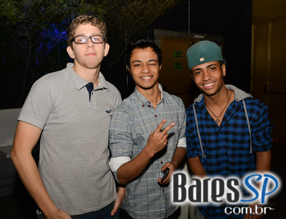 Leilah Moreno cantou sucessos do pop nacional e internacional no Club 33 Leilah Moreno cantou sucessos do pop nacional e internacional no Club 33