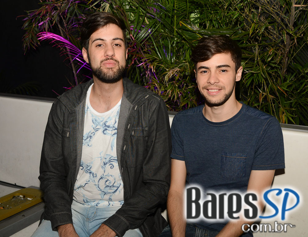 Leilah Moreno cantou sucessos do pop nacional e internacional no Club 33 Leilah Moreno cantou sucessos do pop nacional e internacional no Club 33