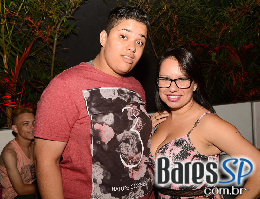 Leilah Moreno cantou sucessos do pop nacional e internacional no Club 33 Leilah Moreno cantou sucessos do pop nacional e internacional no Club 33