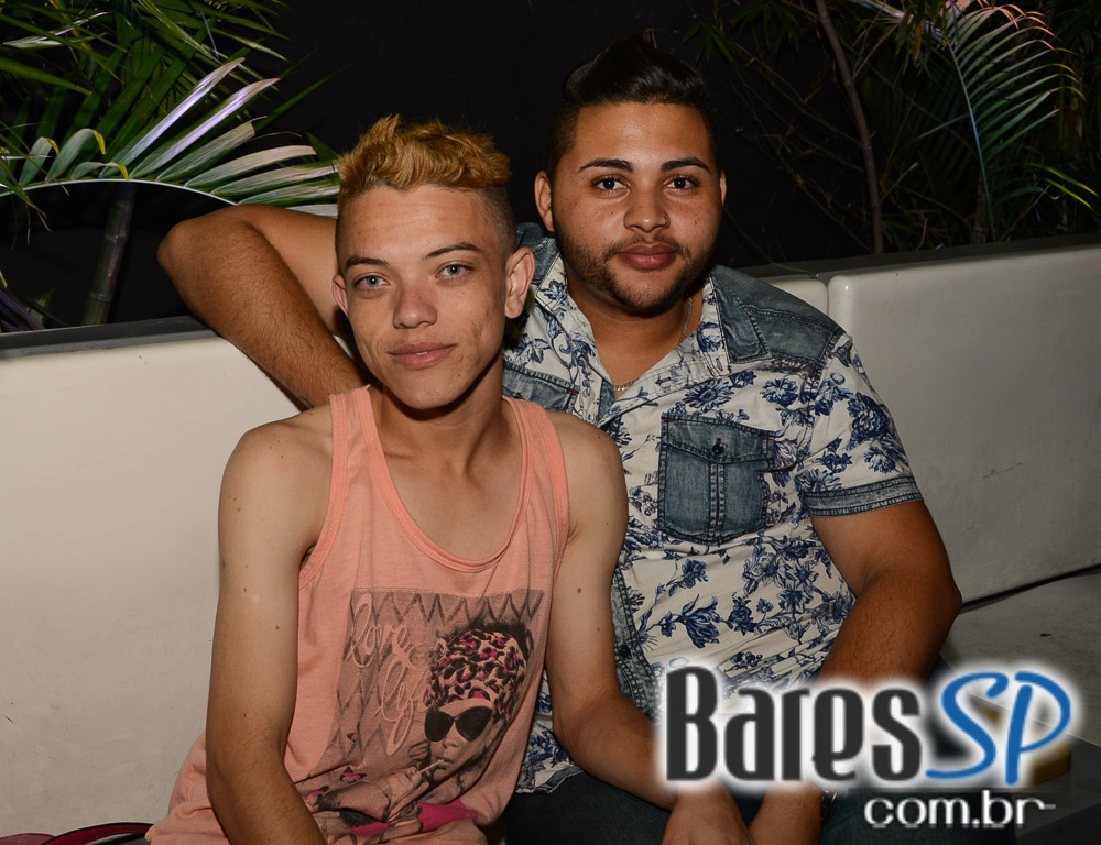 Leilah Moreno cantou sucessos do pop nacional e internacional no Club 33 Leilah Moreno cantou sucessos do pop nacional e internacional no Club 33