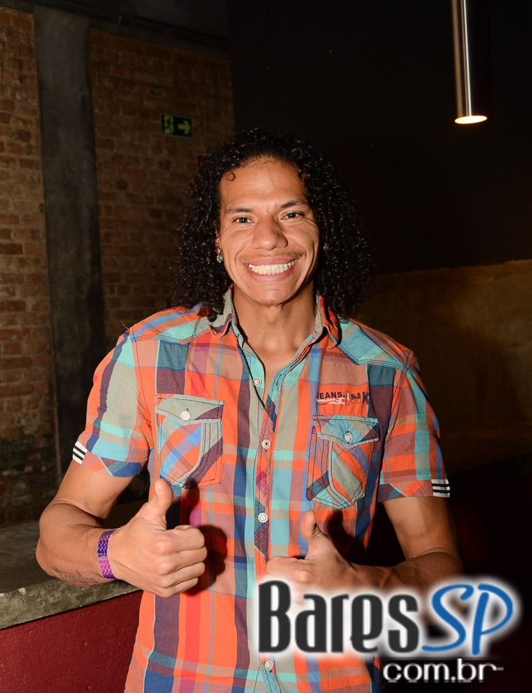 Leilah Moreno cantou sucessos do pop nacional e internacional no Club 33 Leilah Moreno cantou sucessos do pop nacional e internacional no Club 33