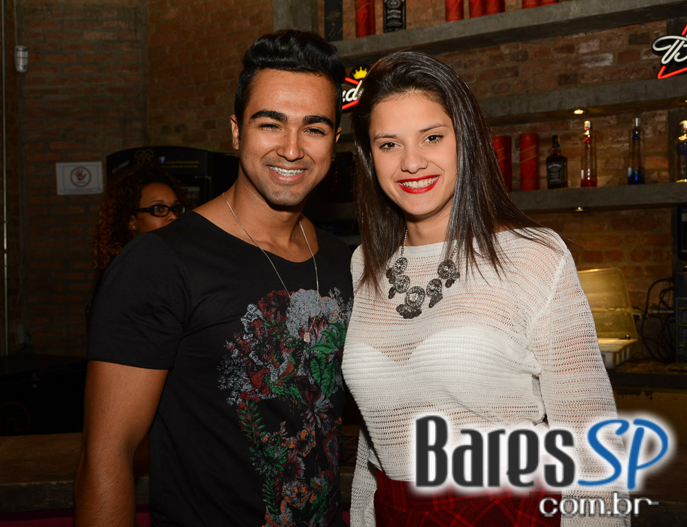 Leilah Moreno cantou sucessos do pop nacional e internacional no Club 33 Leilah Moreno cantou sucessos do pop nacional e internacional no Club 33