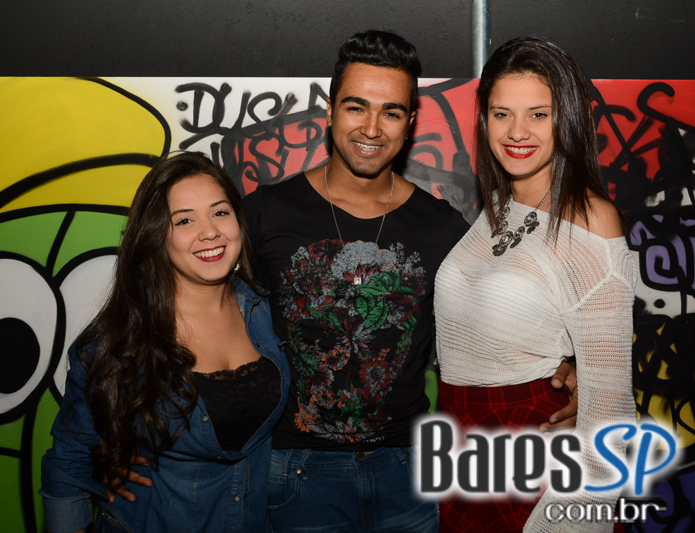 Leilah Moreno cantou sucessos do pop nacional e internacional no Club 33 Leilah Moreno cantou sucessos do pop nacional e internacional no Club 33