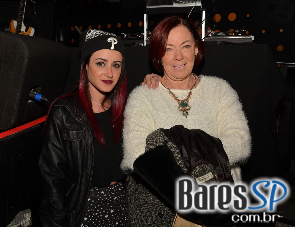 Banda Jamirulus tocou muito Pop Rock e agitou o palco do Na Mata Café Banda Jamirulus tocou muito Pop Rock e agitou o palco do Na Mata Café