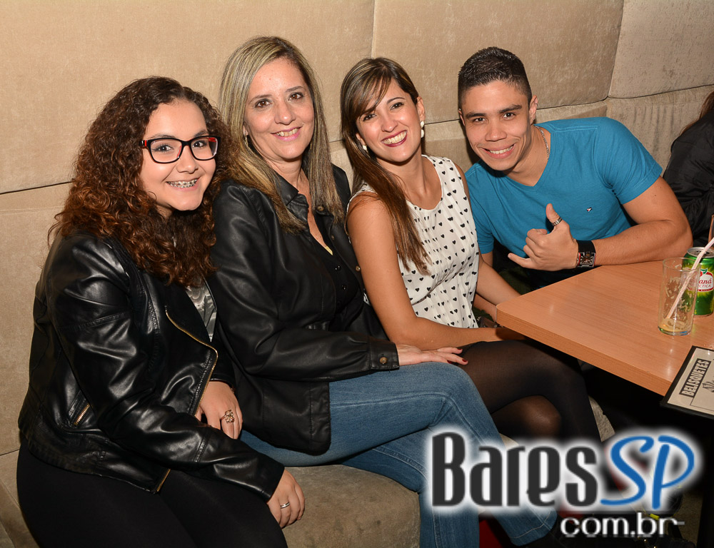 Banda Jamirulus tocou muito Pop Rock e agitou o palco do Na Mata Café Banda Jamirulus tocou muito Pop Rock e agitou o palco do Na Mata Café