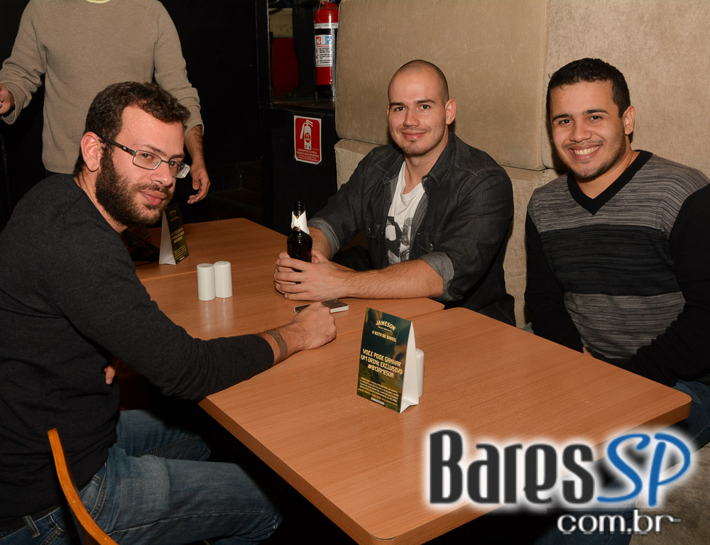 Banda Jamirulus tocou muito Pop Rock e agitou o palco do Na Mata Café Banda Jamirulus tocou muito Pop Rock e agitou o palco do Na Mata Café