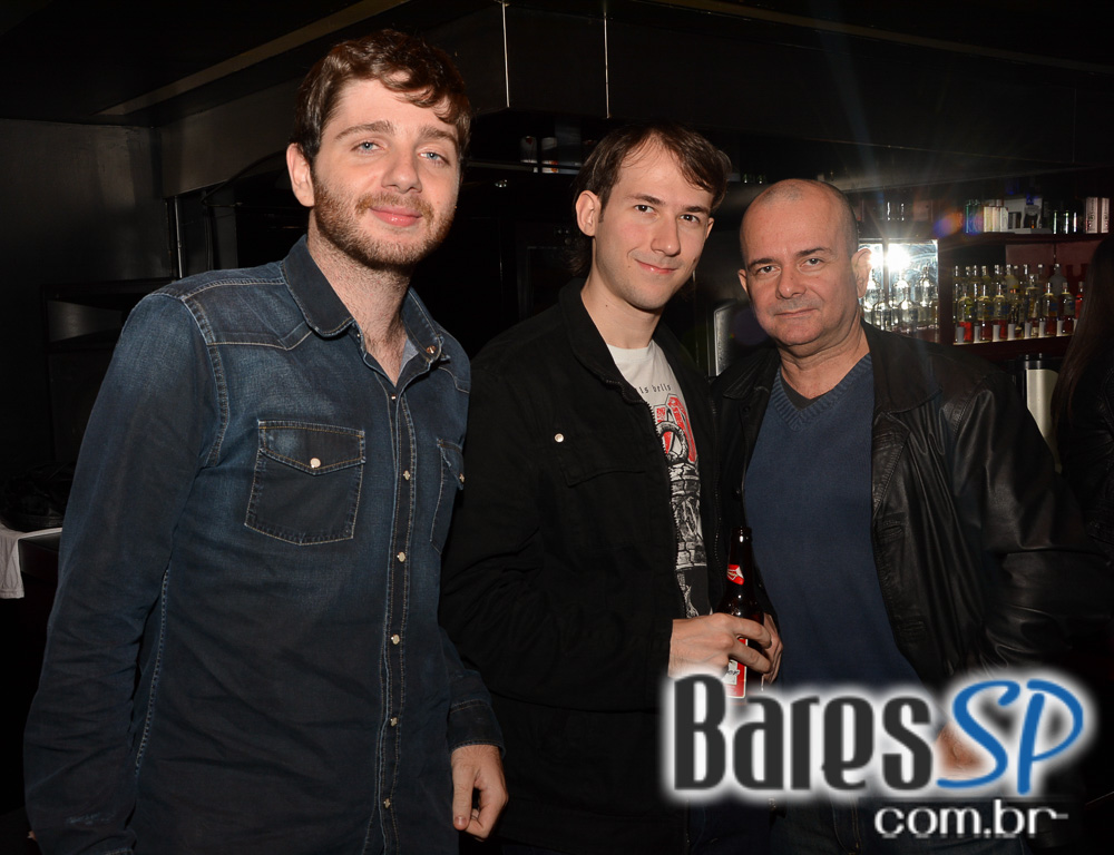 Banda Jamirulus tocou muito Pop Rock e agitou o palco do Na Mata Café Banda Jamirulus tocou muito Pop Rock e agitou o palco do Na Mata Café