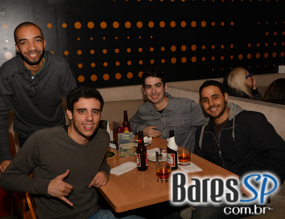 Banda Jamirulus tocou muito Pop Rock e agitou o palco do Na Mata Café Banda Jamirulus tocou muito Pop Rock e agitou o palco do Na Mata Café