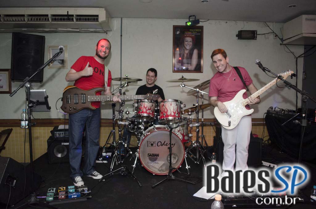 Banda Dec 19 animou o sábado com muito pop rock no Capital da Villa Banda Dec 19 animou o sábado com muito pop rock no Capital da Villa