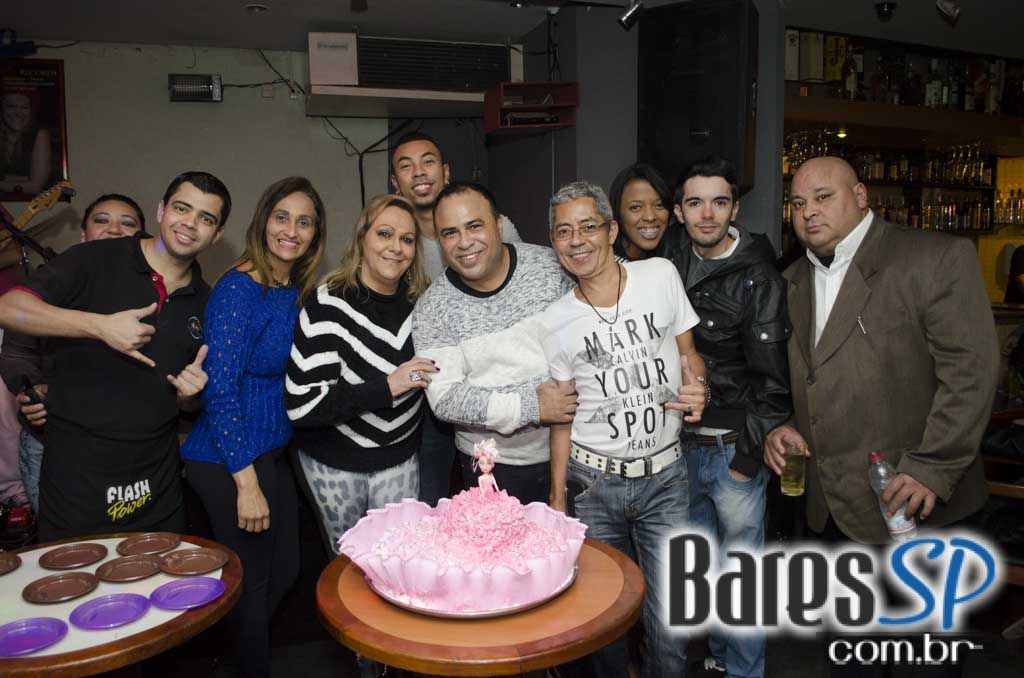 Banda Dec 19 animou o sábado com muito pop rock no Capital da Villa Banda Dec 19 animou o sábado com muito pop rock no Capital da Villa