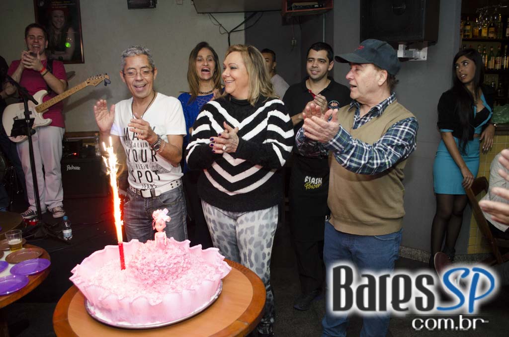 Banda Dec 19 animou o sábado com muito pop rock no Capital da Villa Banda Dec 19 animou o sábado com muito pop rock no Capital da Villa