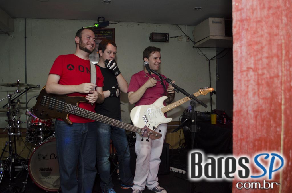 Banda Dec 19 animou o sábado com muito pop rock no Capital da Villa Banda Dec 19 animou o sábado com muito pop rock no Capital da Villa