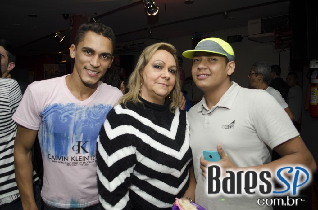 Banda Dec 19 animou o sábado com muito pop rock no Capital da Villa Banda Dec 19 animou o sábado com muito pop rock no Capital da Villa