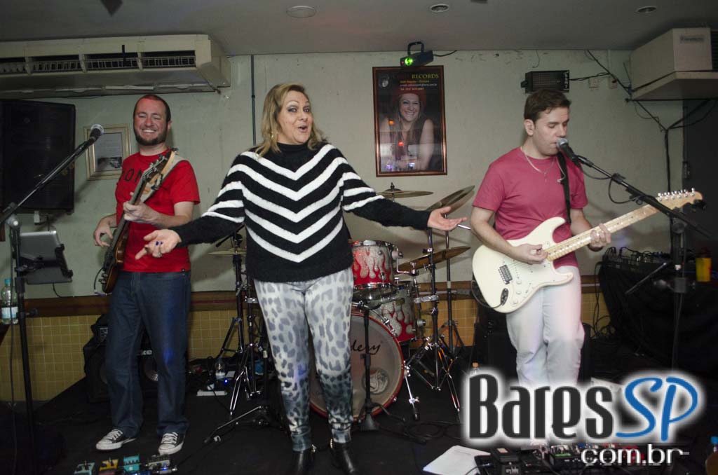 Banda Dec 19 animou o sábado com muito pop rock no Capital da Villa Banda Dec 19 animou o sábado com muito pop rock no Capital da Villa