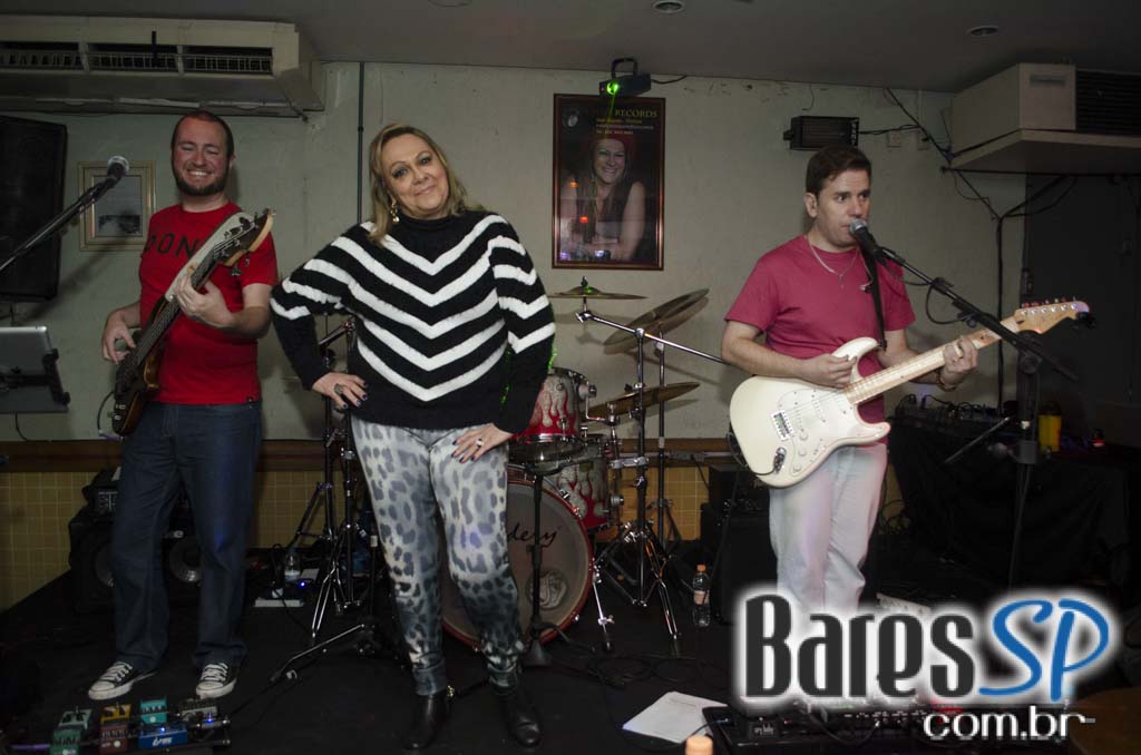 Banda Dec 19 animou o sábado com muito pop rock no Capital da Villa Banda Dec 19 animou o sábado com muito pop rock no Capital da Villa