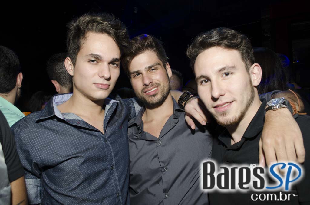 Turma do Pagode cantou seus sucessos e agitou a noite na Brooks SP Turma do Pagode cantou seus sucessos e agitou a noite na Brooks SP