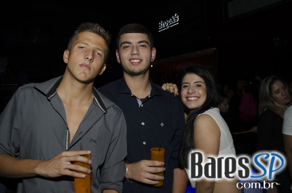 Turma do Pagode cantou seus sucessos e agitou a noite na Brooks SP Turma do Pagode cantou seus sucessos e agitou a noite na Brooks SP