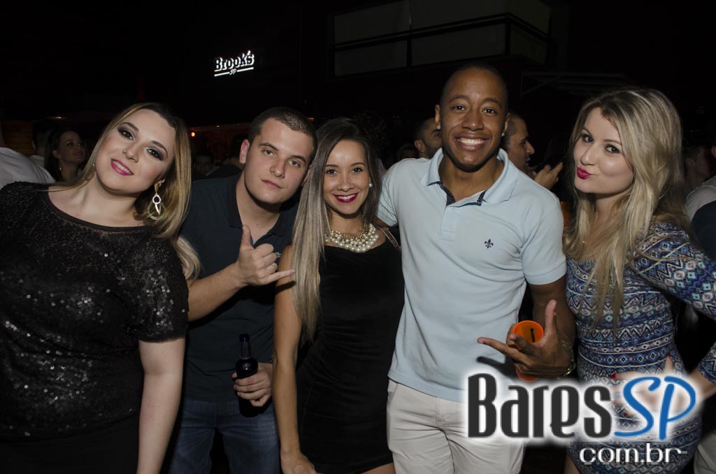 Turma do Pagode cantou seus sucessos e agitou a noite na Brooks SP Turma do Pagode cantou seus sucessos e agitou a noite na Brooks SP