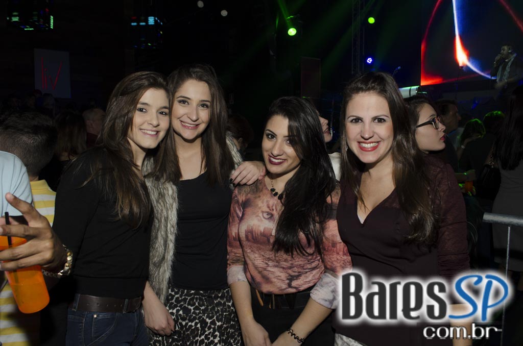 Turma do Pagode cantou seus sucessos e agitou a noite na Brooks SP Turma do Pagode cantou seus sucessos e agitou a noite na Brooks SP