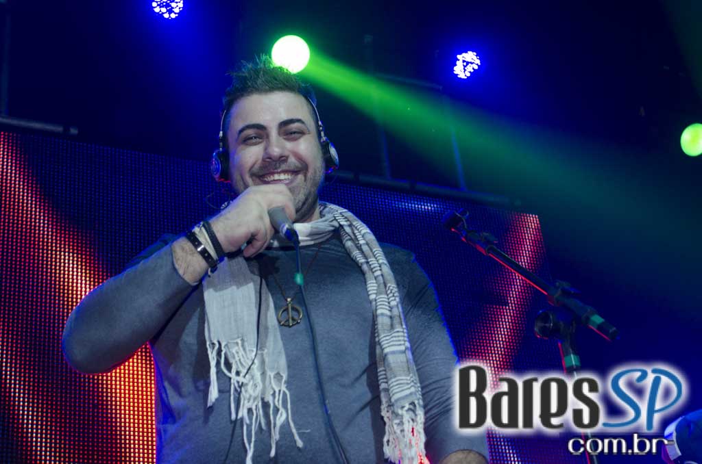 Turma do Pagode cantou seus sucessos e agitou a noite na Brooks SP Turma do Pagode cantou seus sucessos e agitou a noite na Brooks SP