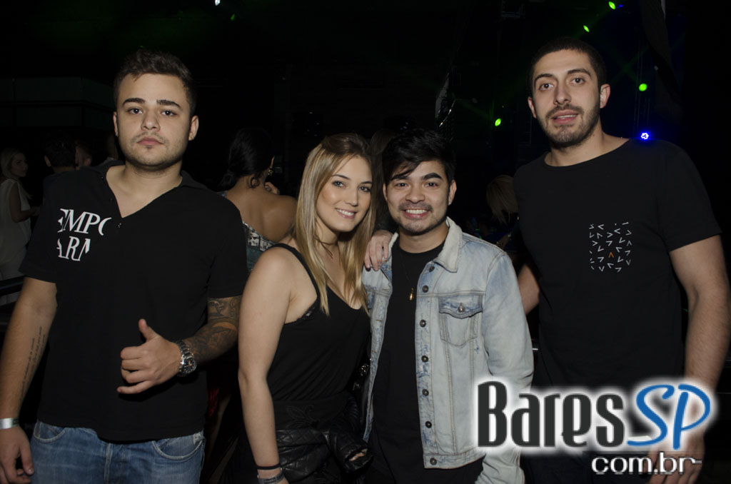 Turma do Pagode cantou seus sucessos e agitou a noite na Brooks SP Turma do Pagode cantou seus sucessos e agitou a noite na Brooks SP