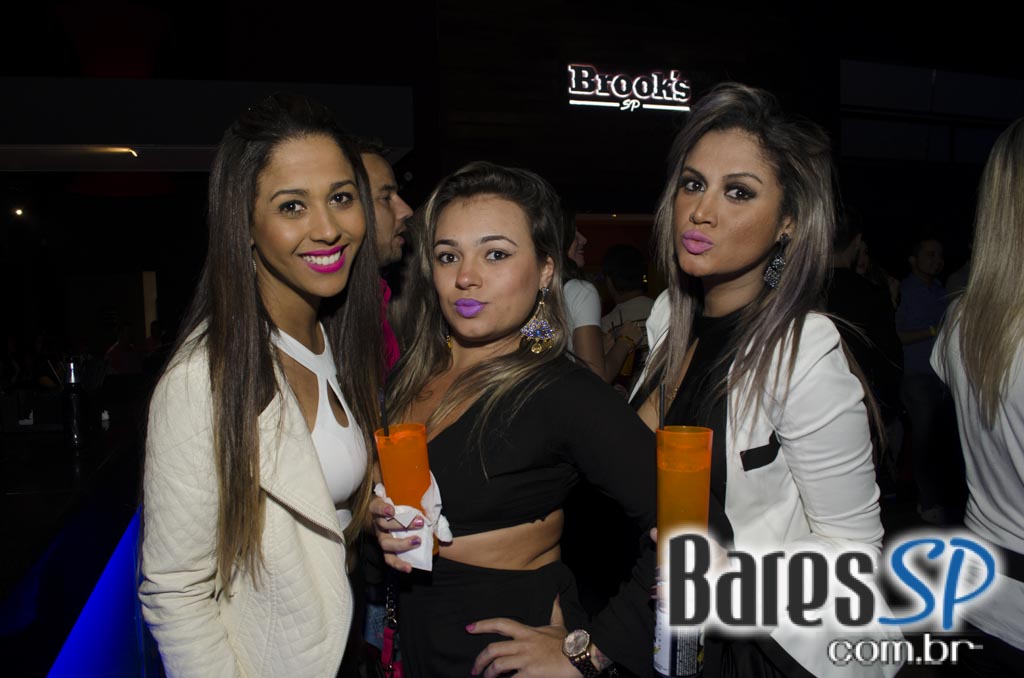 Turma do Pagode cantou seus sucessos e agitou a noite na Brooks SP Turma do Pagode cantou seus sucessos e agitou a noite na Brooks SP