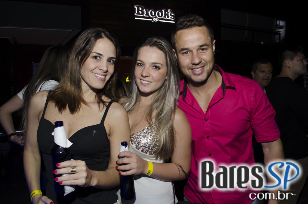 Turma do Pagode cantou seus sucessos e agitou a noite na Brooks SP Turma do Pagode cantou seus sucessos e agitou a noite na Brooks SP