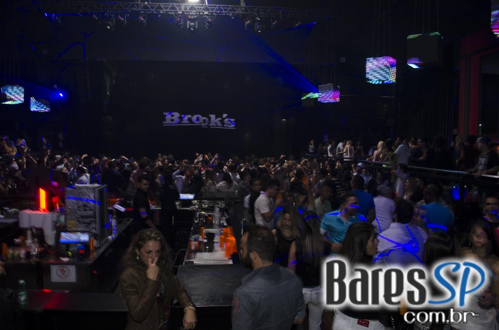 Turma do Pagode cantou seus sucessos e agitou a noite na Brooks SP Turma do Pagode cantou seus sucessos e agitou a noite na Brooks SP